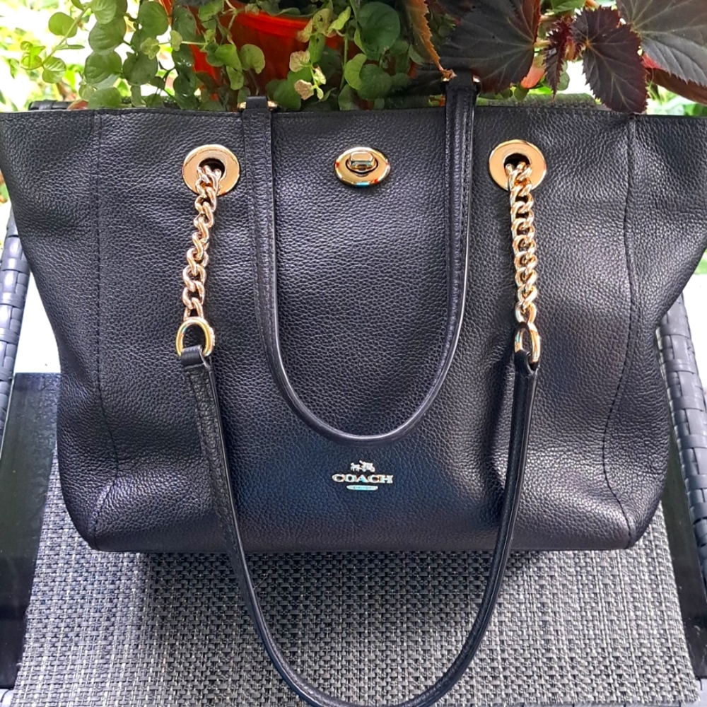 Coach Turnlock Chain 27 Black Leather Shoulder Bag 57107 Excellent Condition